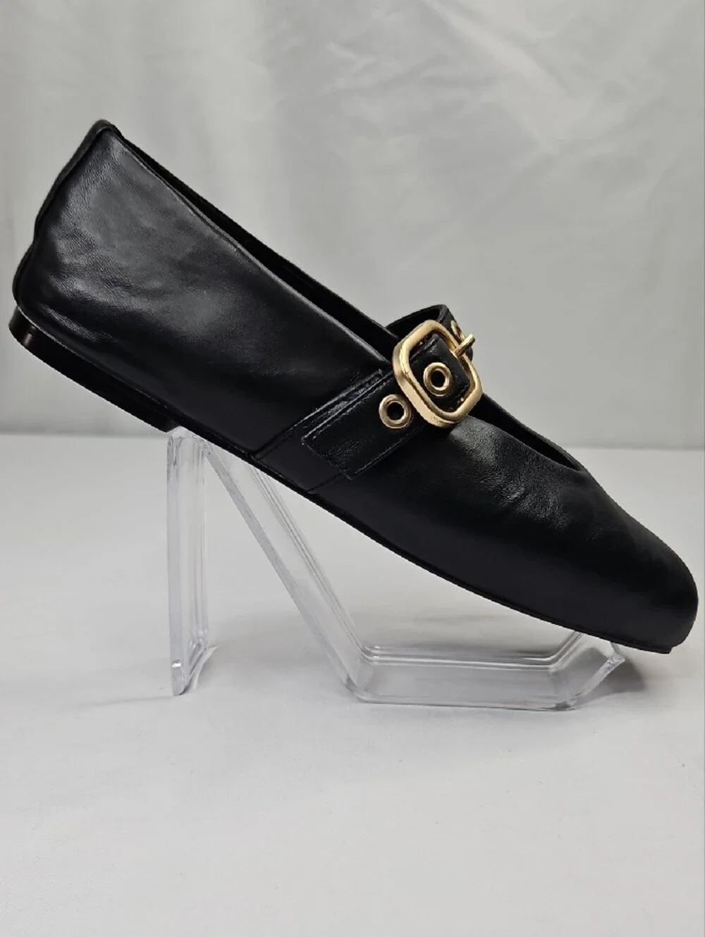 Aqua Stella Black Leather Mary Jane Flats with Gold Buckles Size 7.5